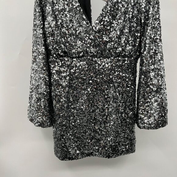 O.P.T Sequin Mini Dress Long Sleeve V-Neck Silver Open Back Size Medium New - Picture 5 of 9